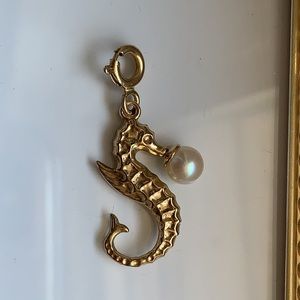 14k Yellow Gold Seahorse